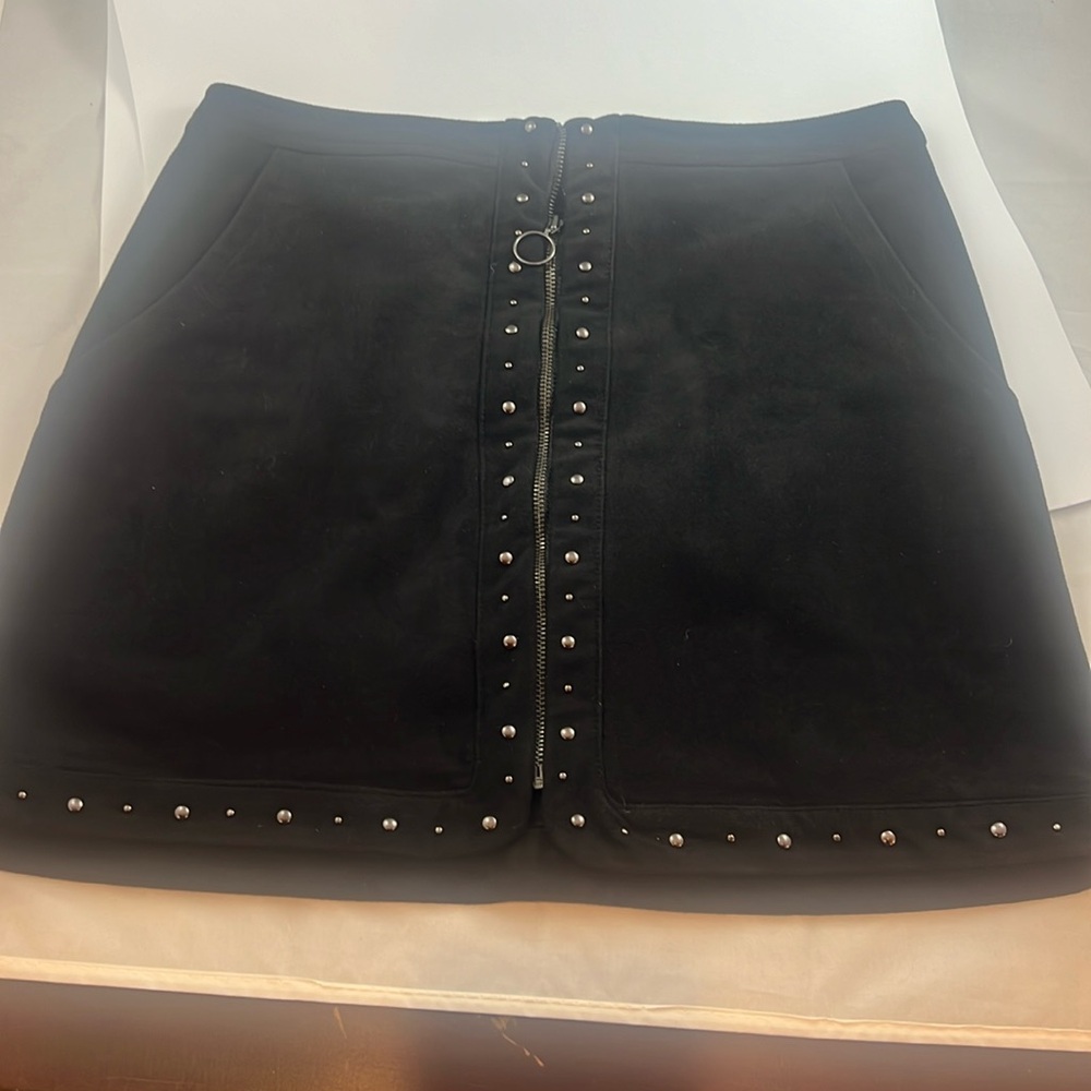 NWT American Eagle AE Black Faux Suede -Studded Full Zip Mini Skirt Size 2